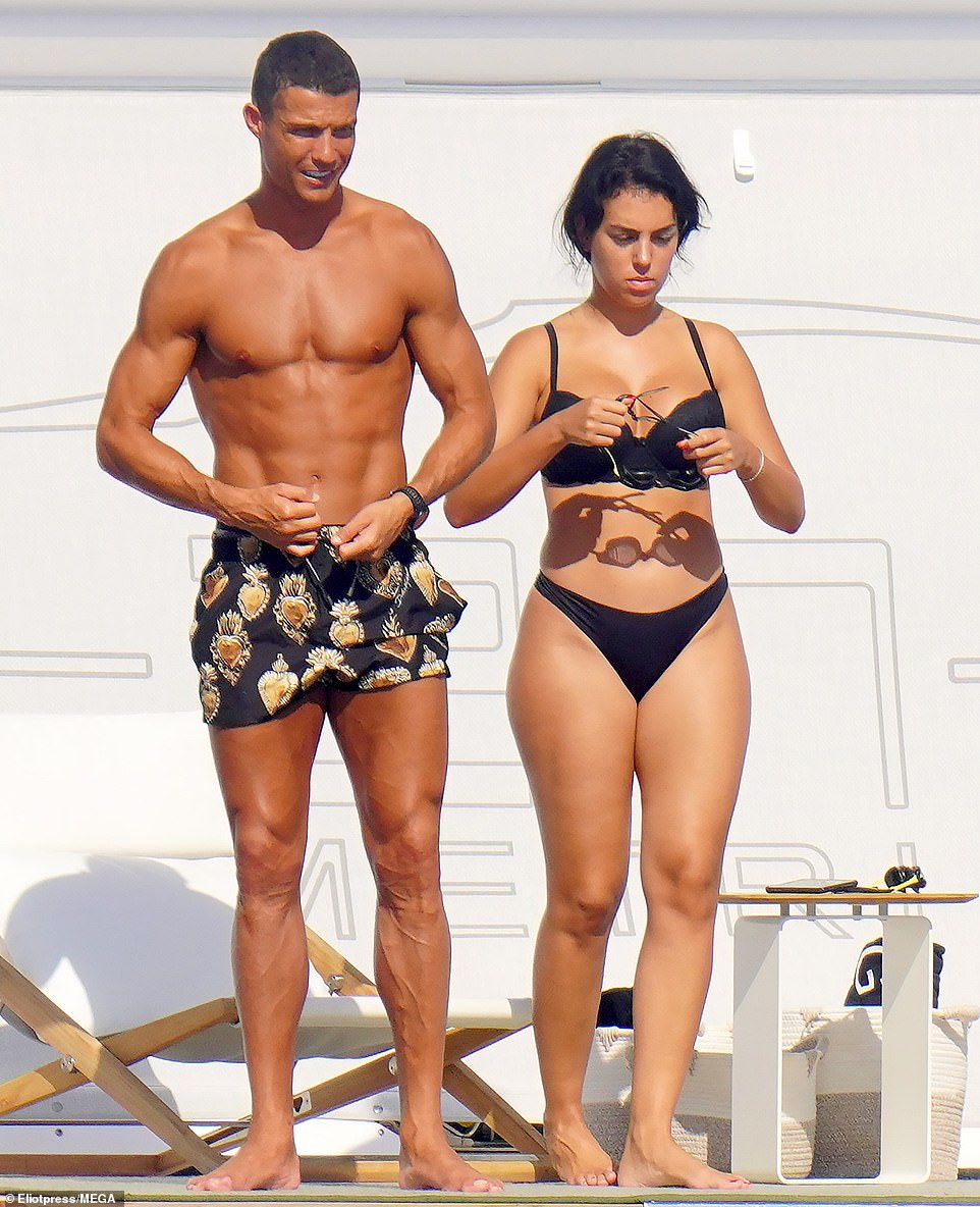 Cristiano Ronaldo And Girlfriend Georgina Rodriguez Enjoy A Swim In St Tropez Culture Readsector